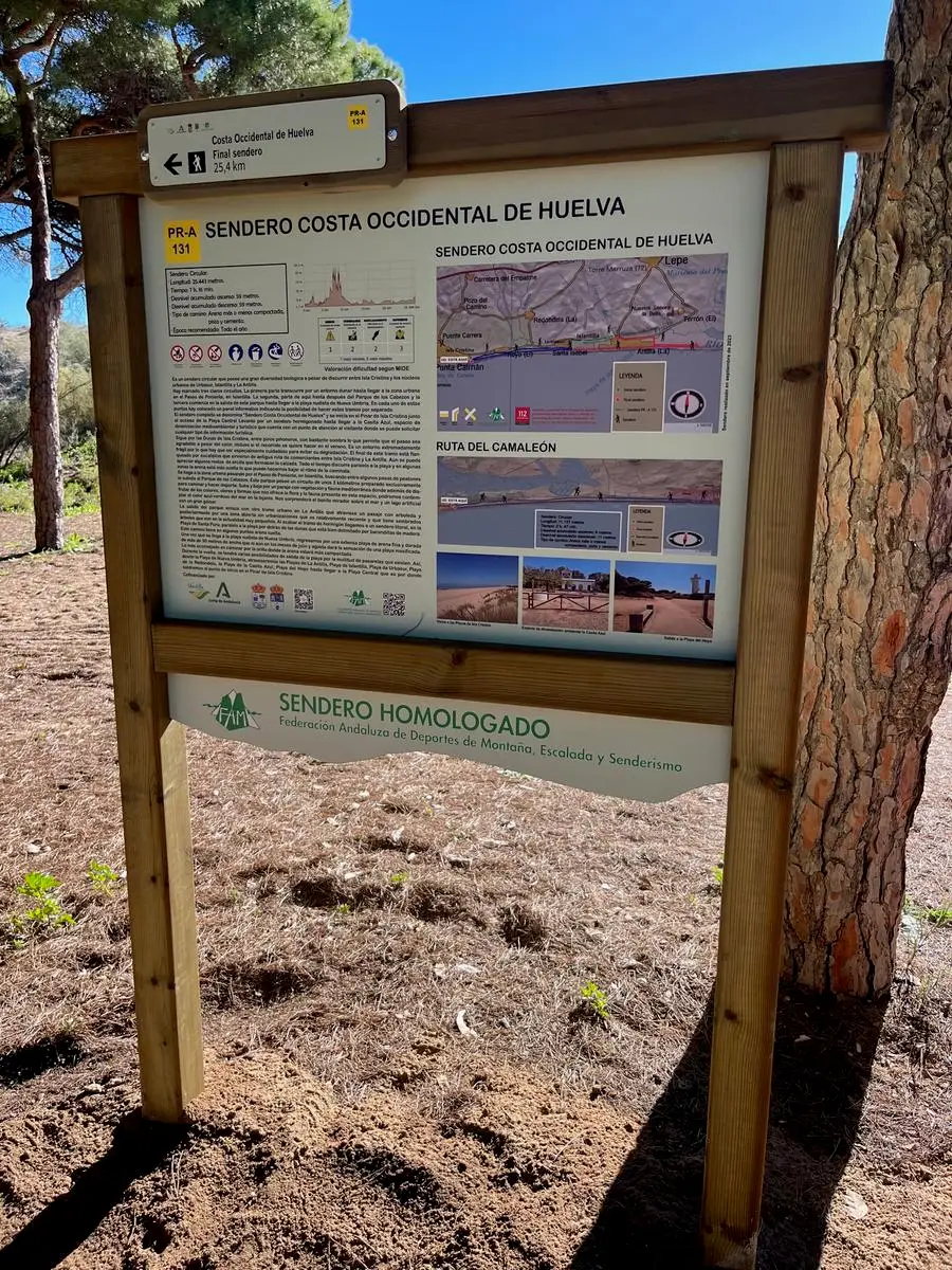 Cartel informativo del Sendero PR-A 131 Costa Occidental de Huelva.