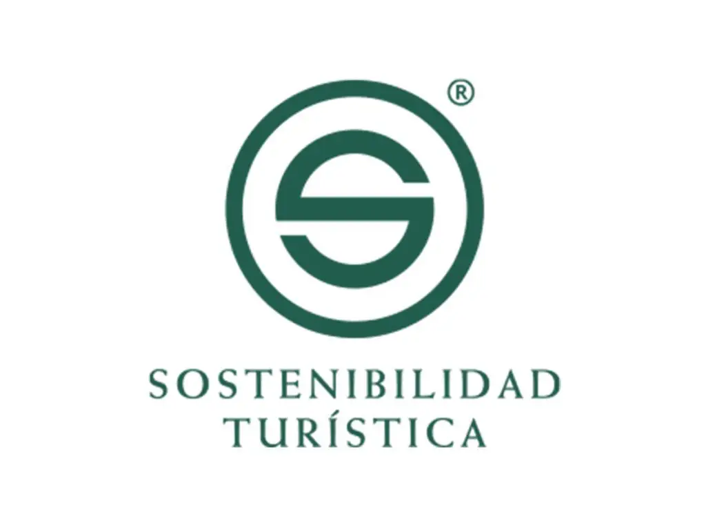 Logotipo del distintivo “S” de Sostenibilidad Turística obtenido por Islantilla.
